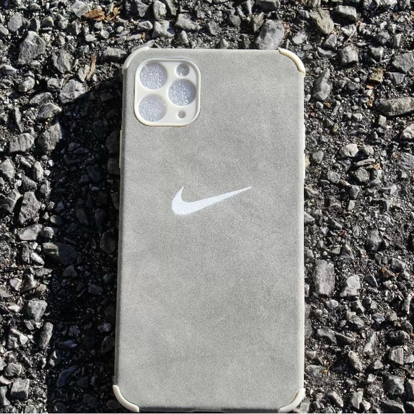 Nike iPhone case - Picture 3 of 5